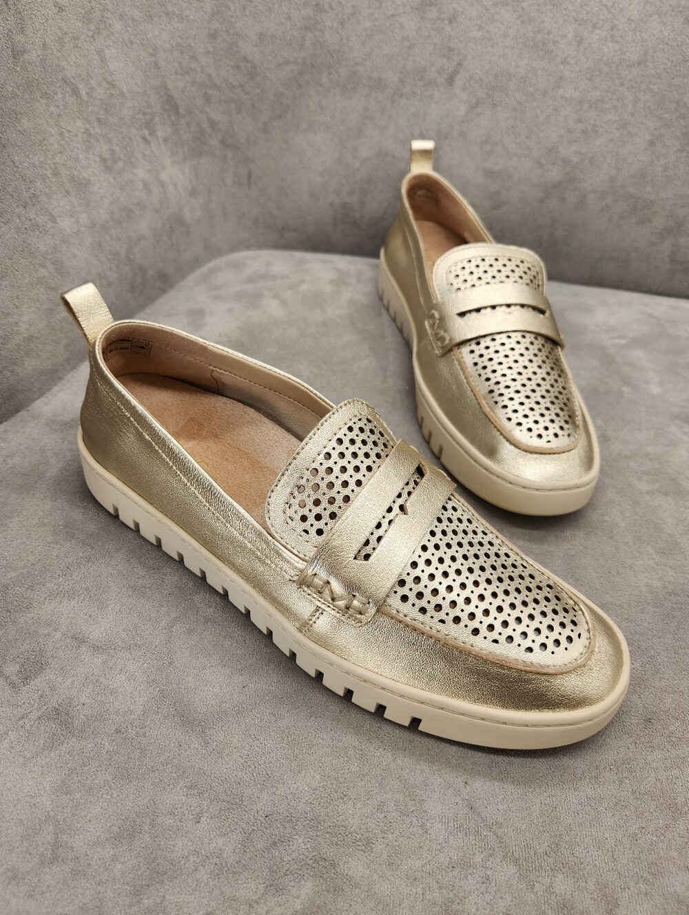 Vionic Penny Loafers 6 Golden Leather Uptown Perforated Comfort Preppy New $145